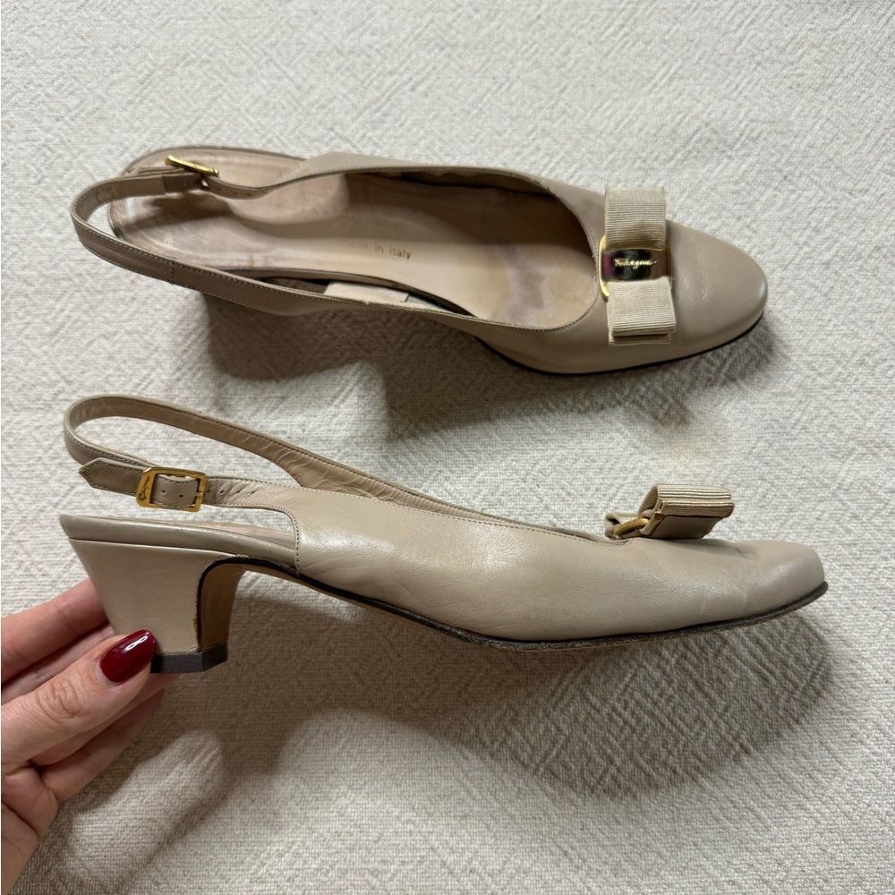 VTG Salvatore Ferragamo Cream Bow Kitten Heel Slingback Shoes 9.5 - Picture 2 of 9